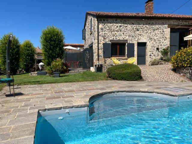 Domaine Des Pierres D Auvergne Flat Exterior photo